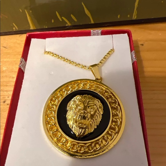 - New lion  face stainless steel necklace - Picture 2 of 2